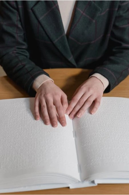 Fermez les yeux plus souvent pour mieux voir !