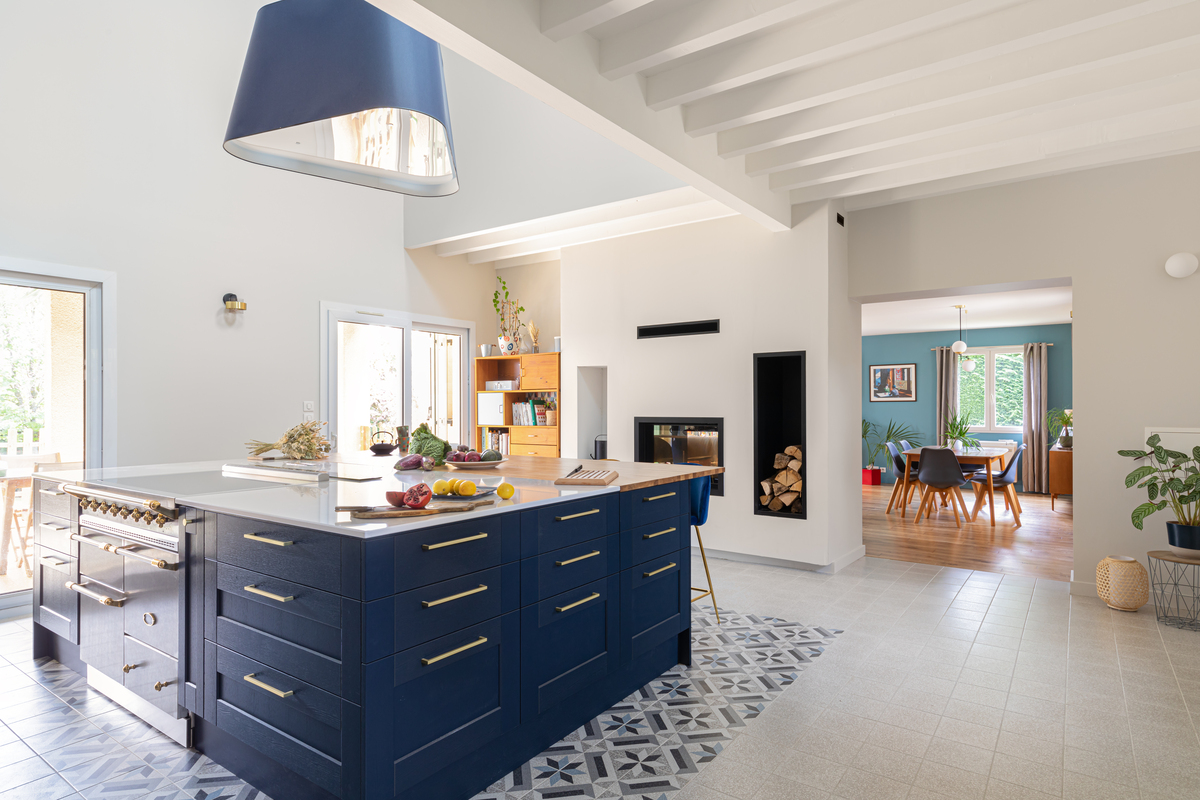 Cuisine bleu marine à Ars-sur-Formans