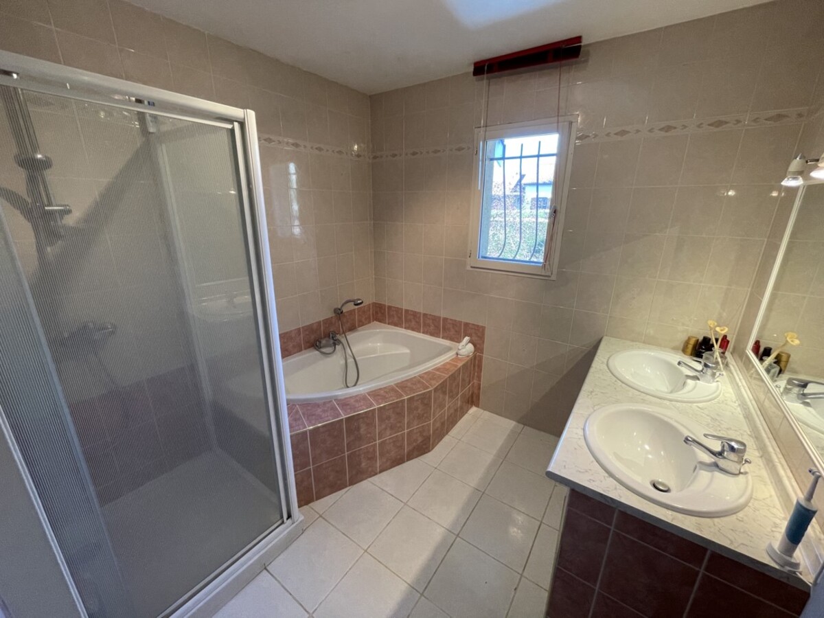 Salle de bain étage – avant