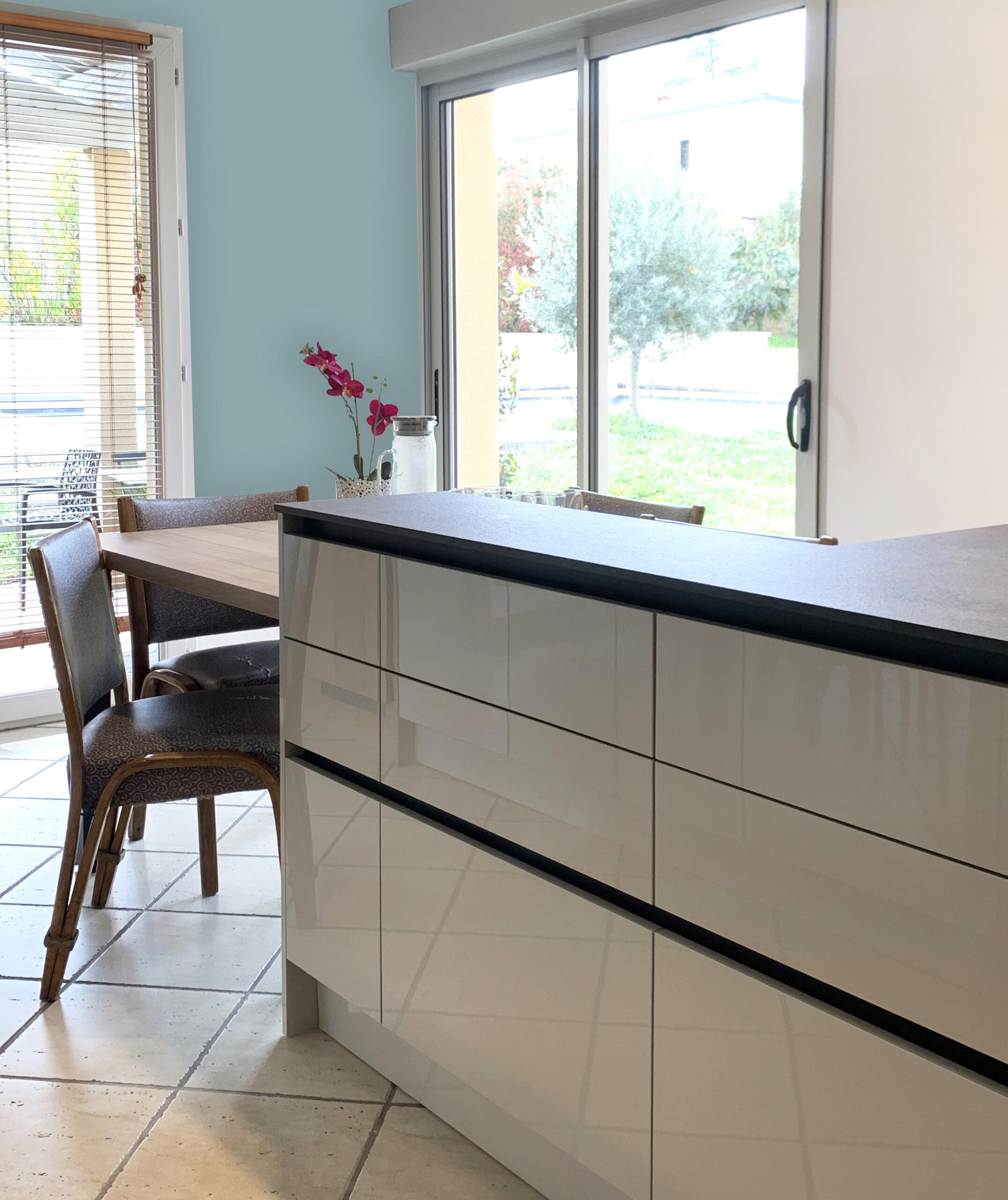 Façades de cuisine sans poignées à Lentilly